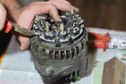 Generator vs. Lichtmaschine - Funktion, Diagnose und Reparatur