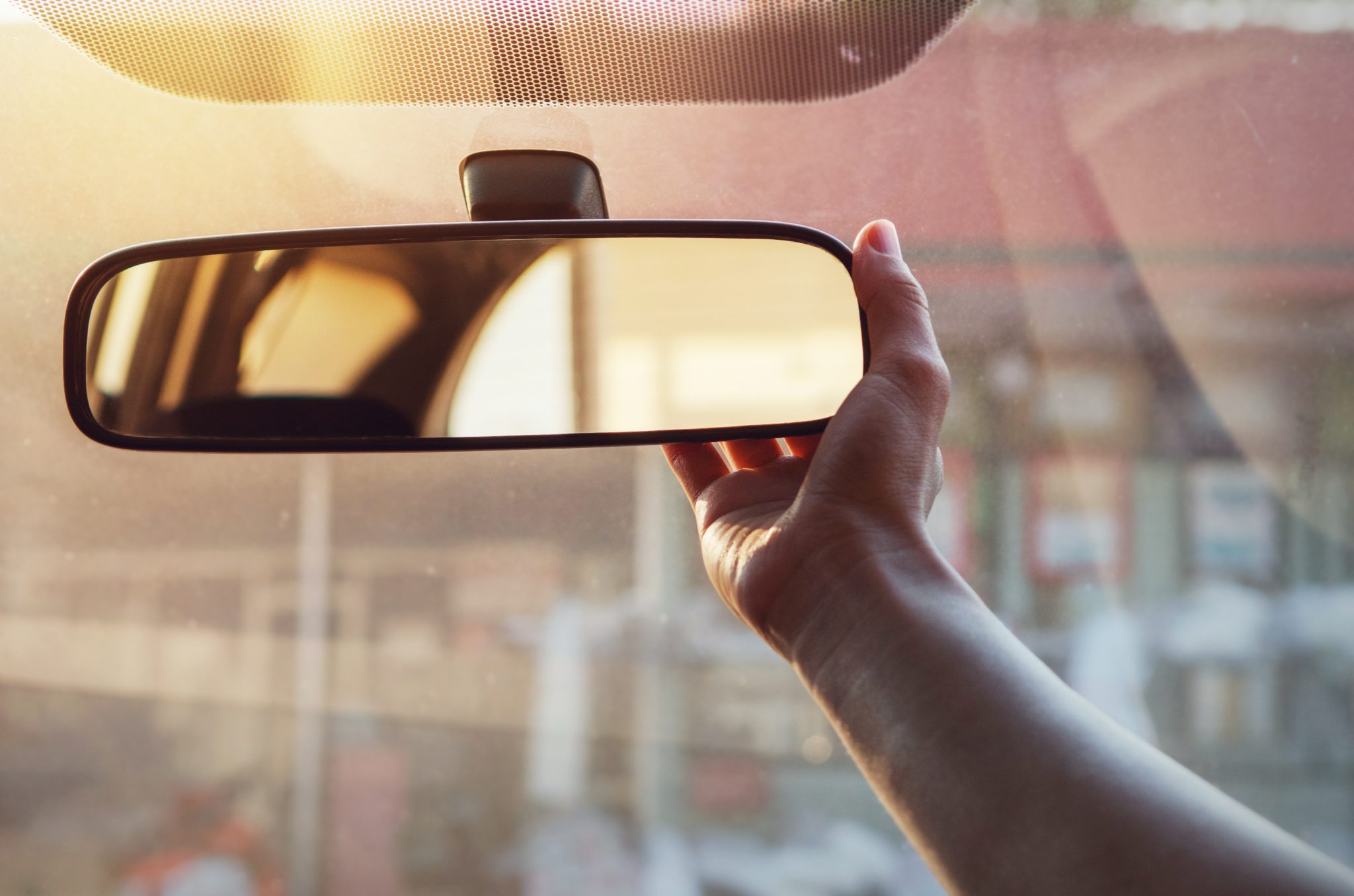 Autofahren ohne Blick in den Spiegel: Spiegellose Autos in Japan