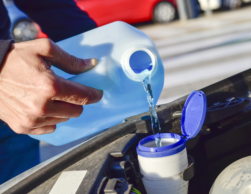 Scheibenwaschanlage befüllen Scheibenwischer Konzentrat nachfüllen Wischwasser  Opel Corsa Anleitung 