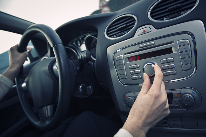 Das Autoradio wechseln - Tipps für den Einbau eines neuen Autoradios