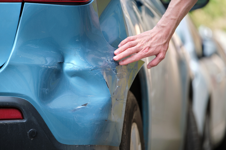 Beule am Auto entfernen ohne Lackschaden