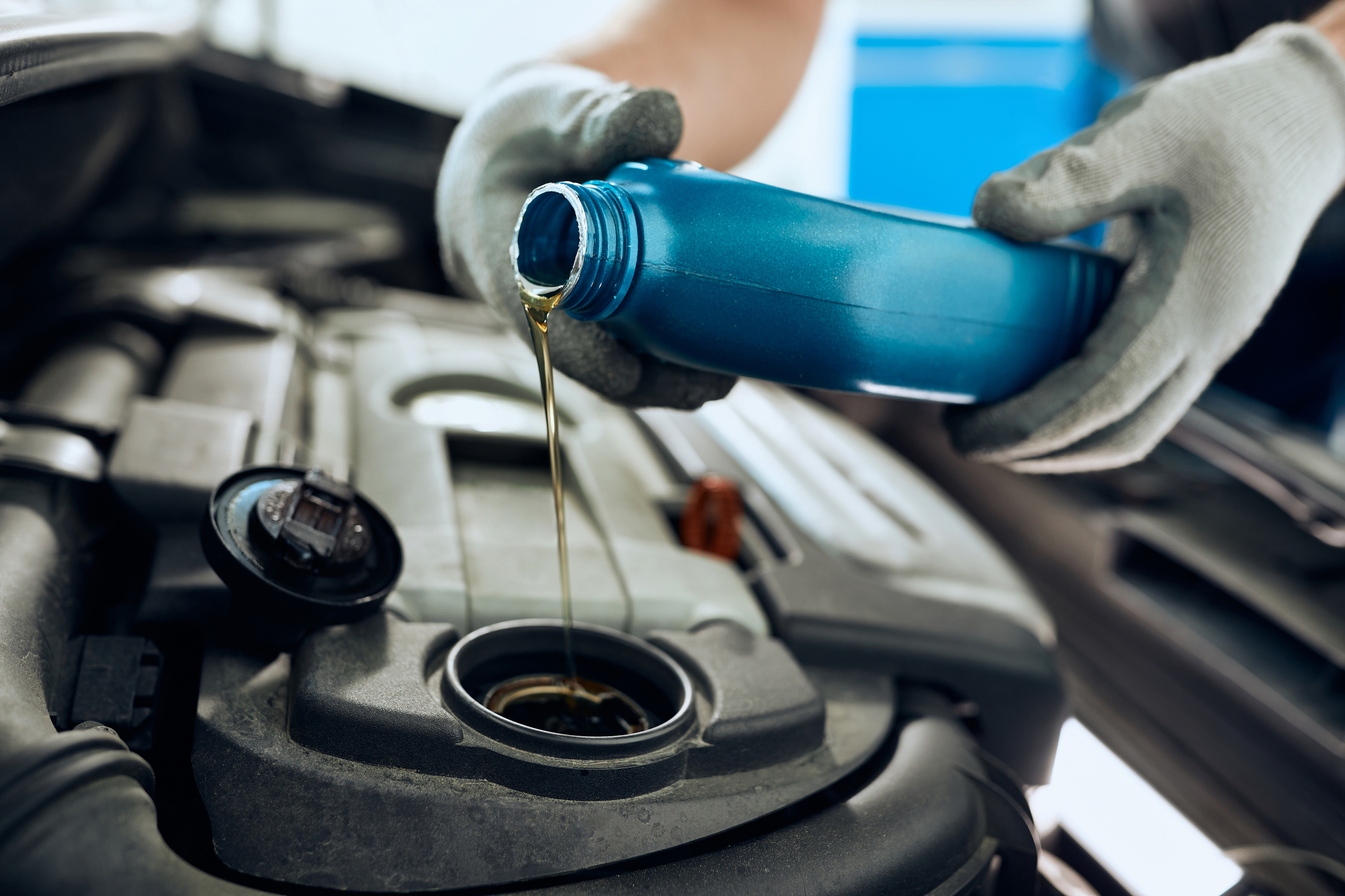 Ölwechsel-Kosten für Auto und Motorrad